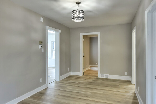 Building Photo - 830 S 50th St