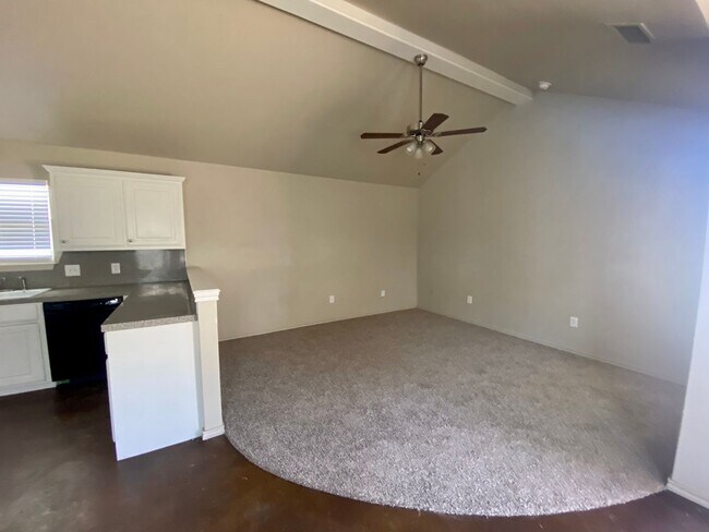 Building Photo - Available Now!  Convenience and Comfort: 3...