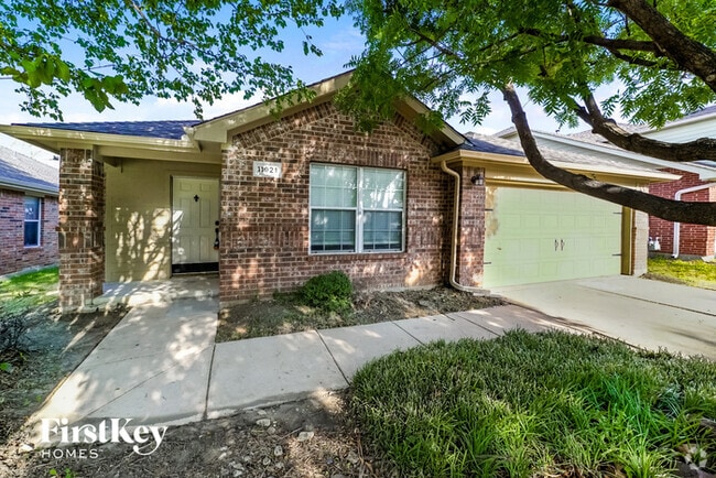 Building Photo - 11921 Hickory Cir