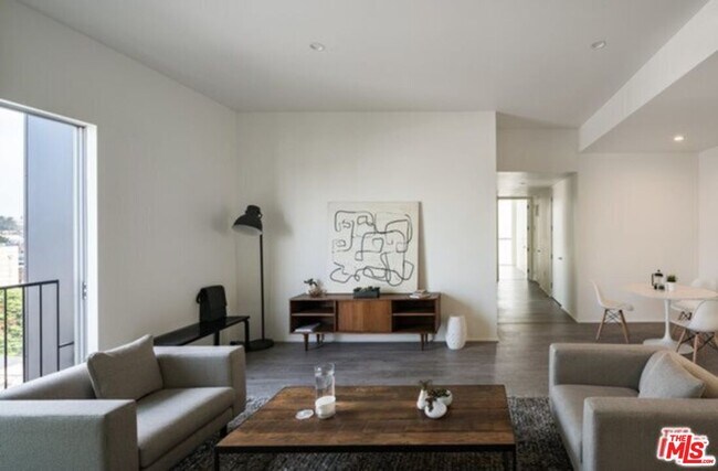 Foto del edificio - 1038 S Mariposa Ave