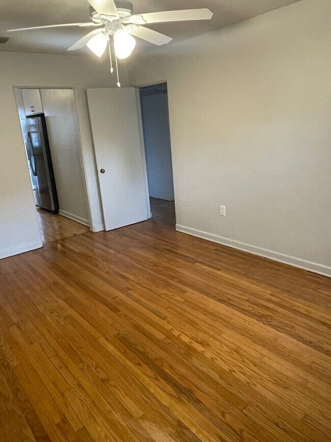 Foto del edificio - 716 S Mills Ave