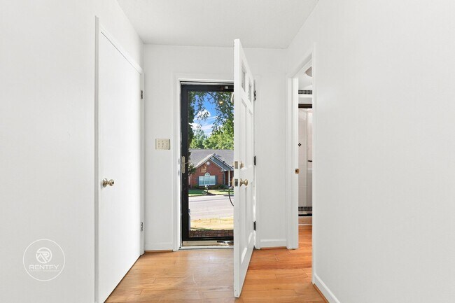 Building Photo - 4449 Orchard Knob Ln