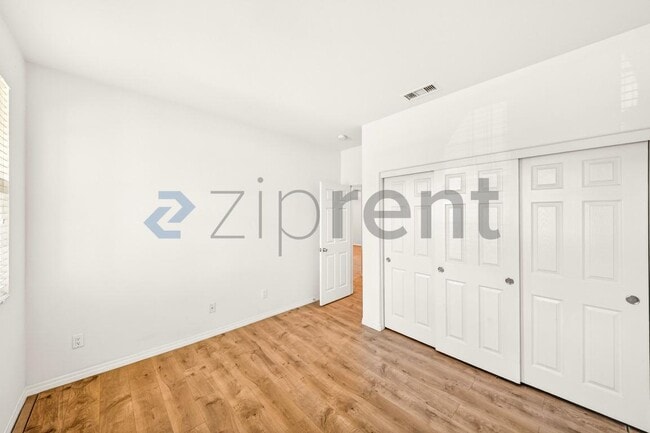 Foto del edificio - 3715 Hedge Ln