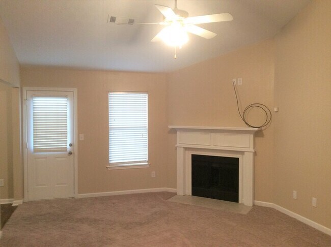 Foto del edificio - 2266 Stroud Rd