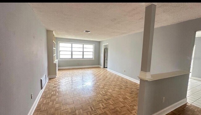 Foto del edificio - 2380 Timbercrest Cir W