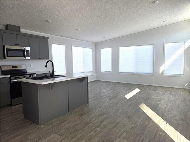 Building Photo - 61 Prairie Oak Dr