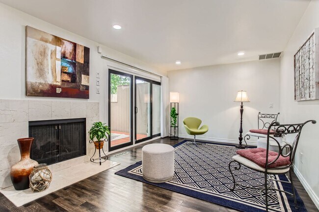 Foto del edificio - Beautifully Updated 2 Bedroom, 1.5 Bathroo...