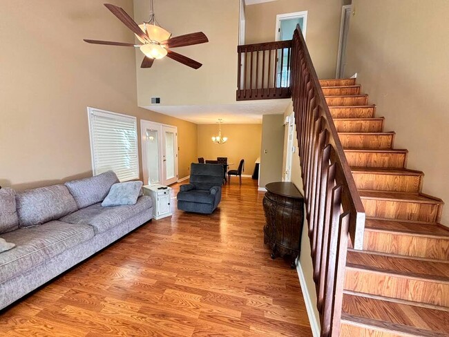 Building Photo - 5 The Corners