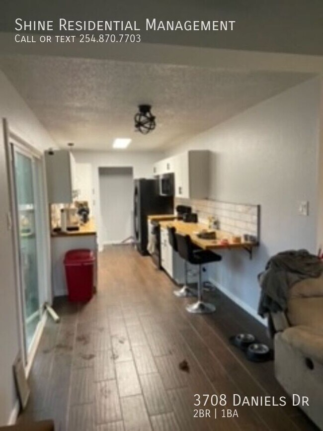 Foto del edificio - 3708 Daniels Dr