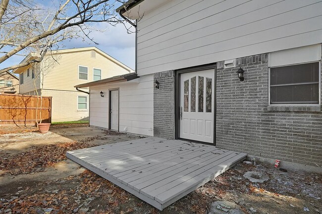 Foto del edificio - 9039 Pinewood Dr