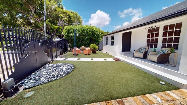 Foto del edificio - 2981 SW 12th St