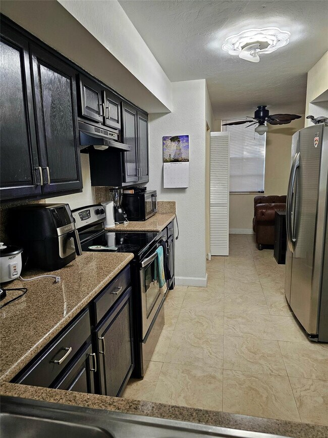 Foto del edificio - 8294 NW 24th St