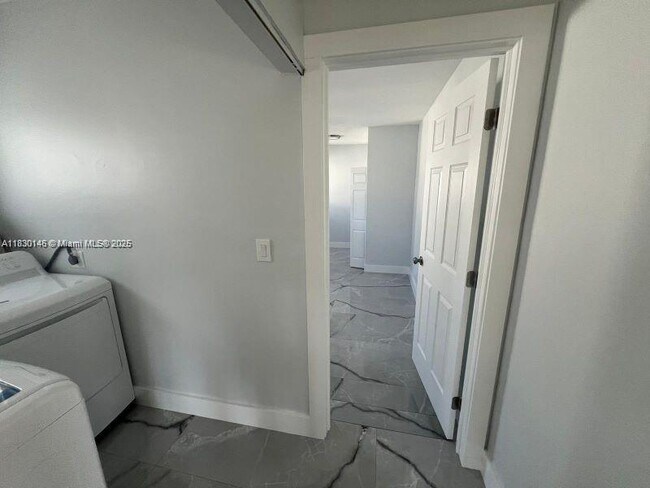 Foto del edificio - 3300 SW 127th Ct