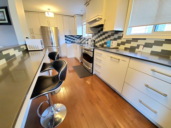 Building Photo - 301 Thrace Av