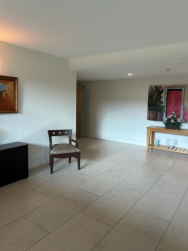 Foto del edificio - 100 Lakeview Dr