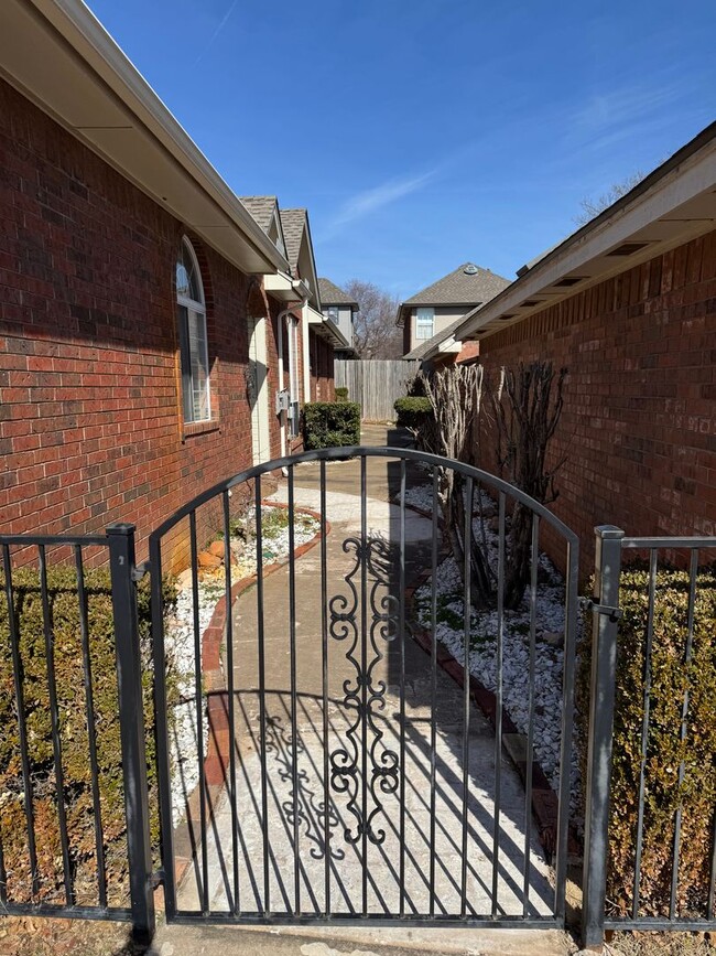 Building Photo - 3 bedroom patio home in west Norman