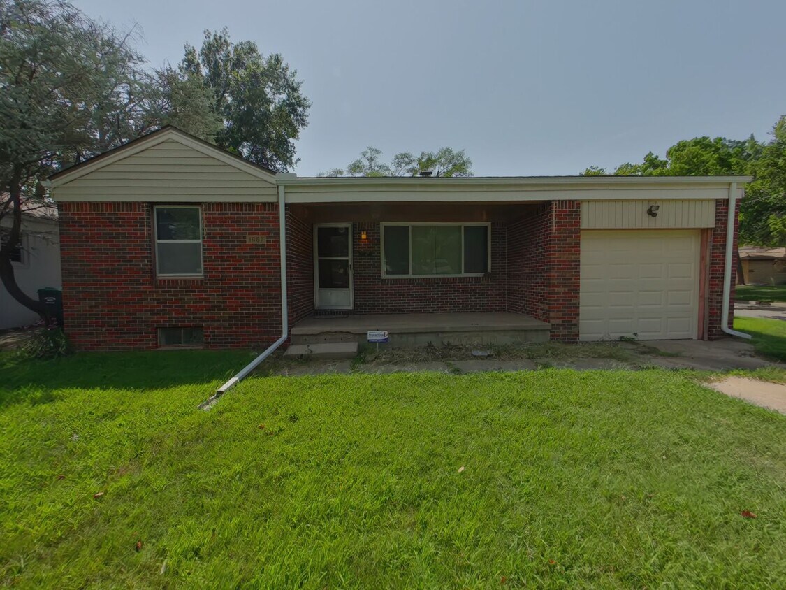 Primary Photo - 1057 N Lightner