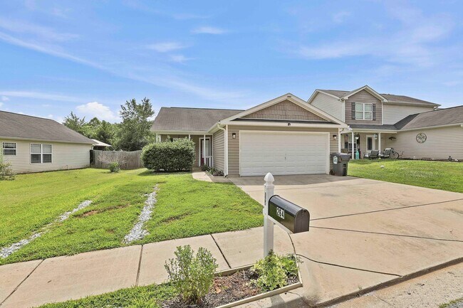 Foto del edificio - 3BR Home Walkable to Downtown Zebulon with Fenced Yard