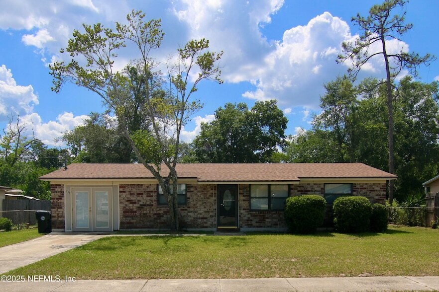 Foto principal - 137 Hercules Dr E