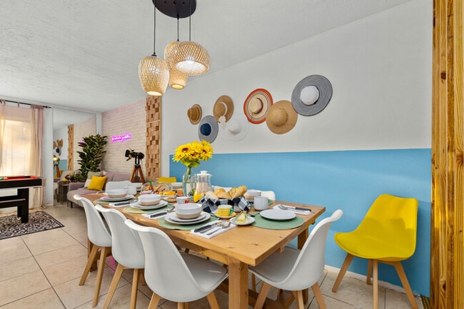Building Photo - Clearwater Beach House - Heated Pool - Hot...