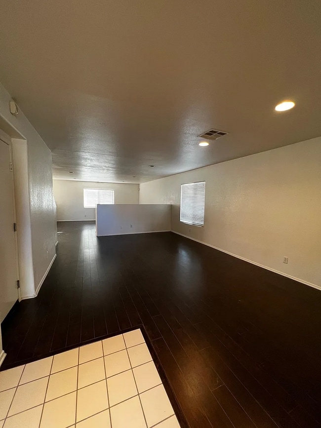 Building Photo - 45117 Palm Ln