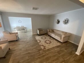 Building Photo - 5566 Beechnut St