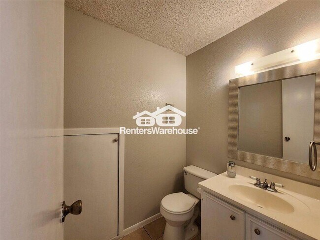 Foto del edificio - 17742 Kings Park Ln