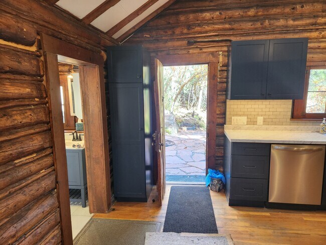 Foto del edificio - 20650 Seminole Rd