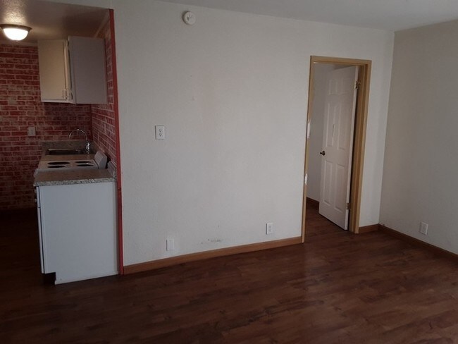 Foto del edificio - Economical 1 Bedroom Duplex Apartment