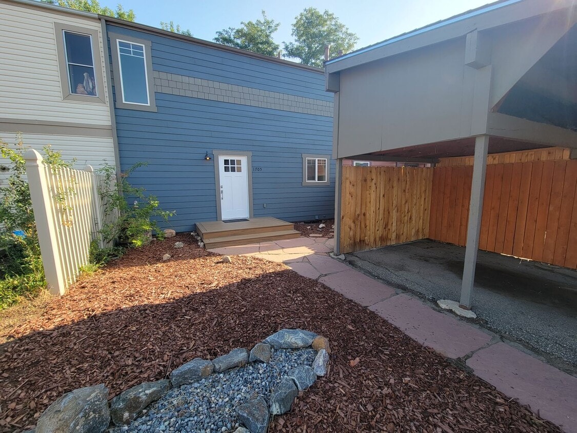 Primary Photo - Remodeled Townhome with 2 bedrooms plus, 2...