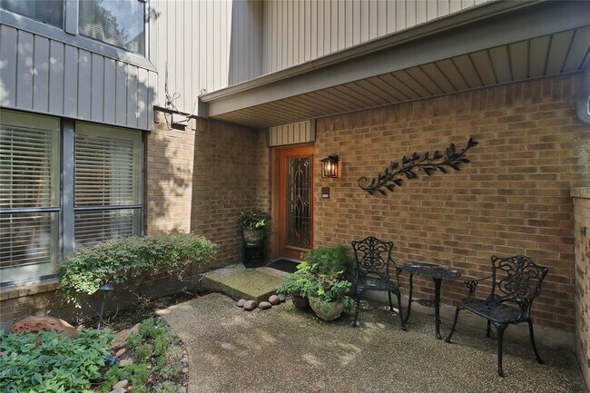 Building Photo - 12560 Montego Plaza