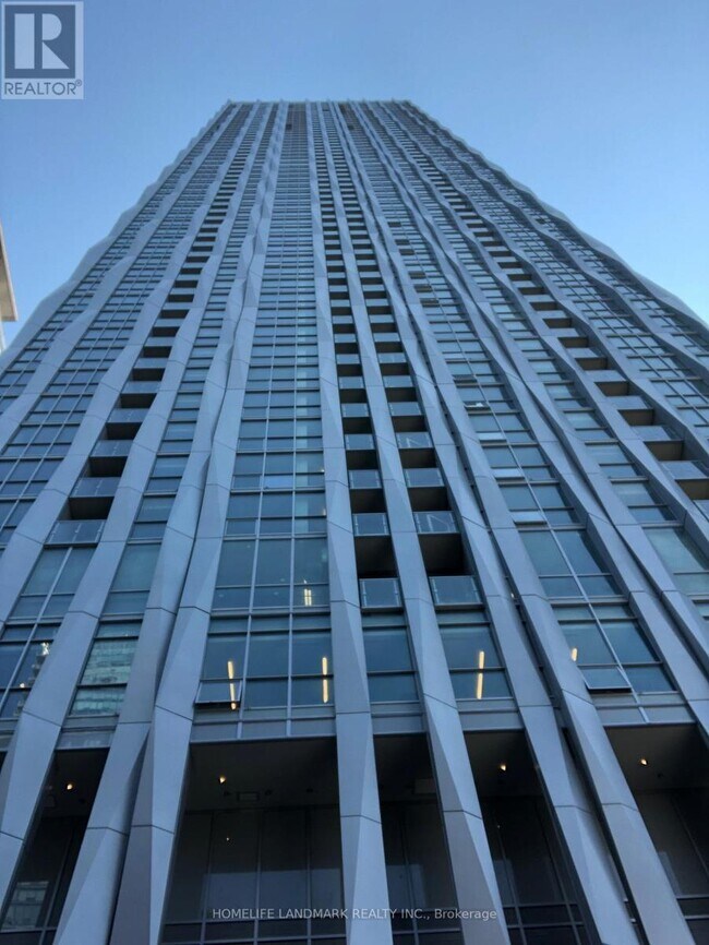 Photo du bâtiment - 1 Yorkville Ave