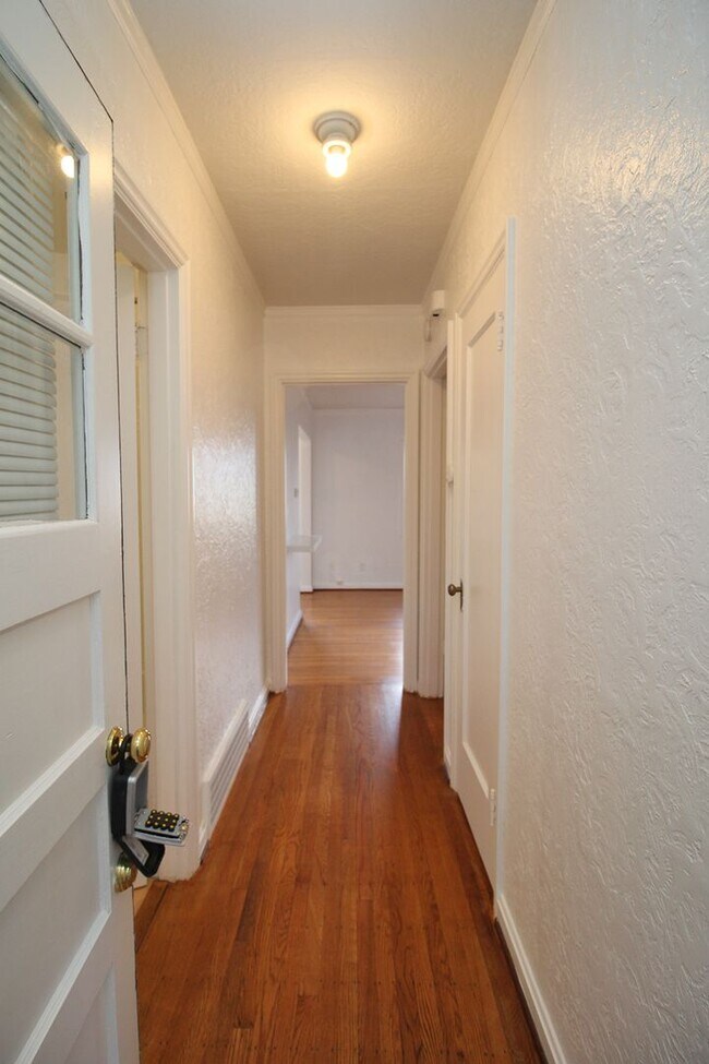 Building Photo - 2356-2366 SW Cactus Dr