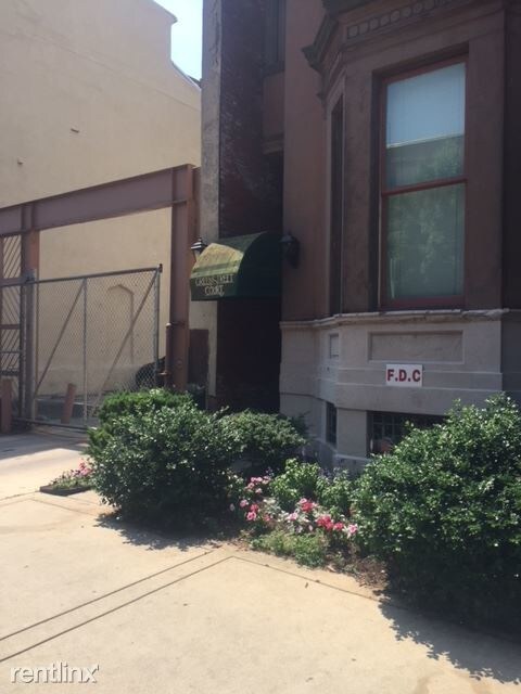 Building Photo - 1806 Green St