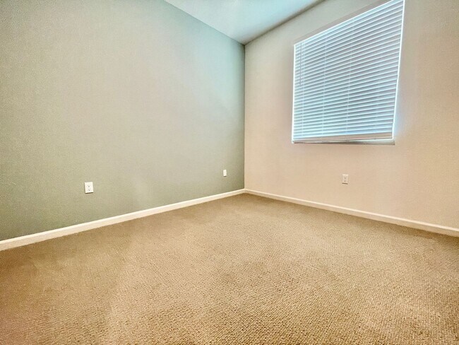 Building Photo - Discounted Rent !! Beautiful 4bed / 3Bath