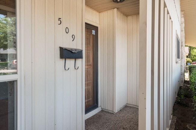 Building Photo - 509 Wilshire Dr