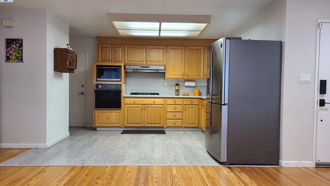 Building Photo - 40138 Besco Dr