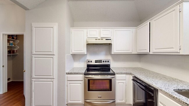 Building Photo - 2089 Bronco Ln