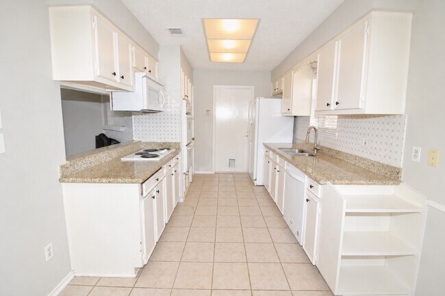 Building Photo - 13511 Brook Hollow Dr
