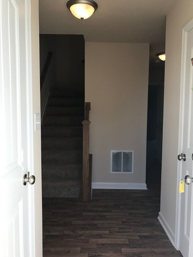 Building Photo - 3 br, 2.5 bath House - 31 S. CENTER STREET