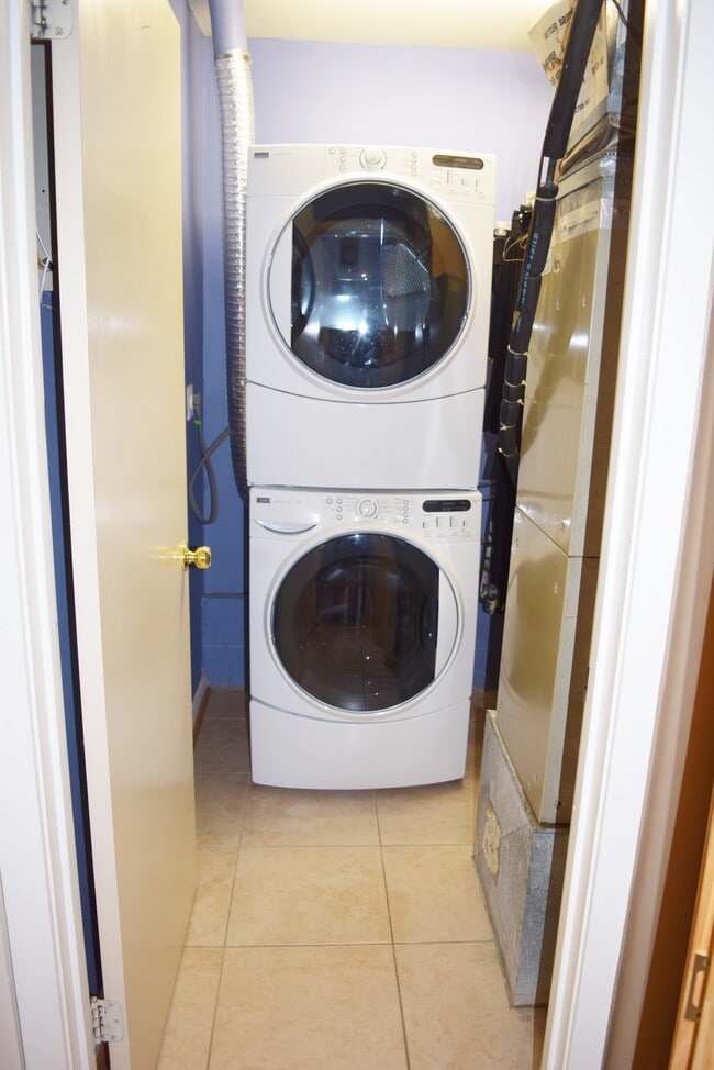 Foto del edificio - 9745 Lake Shore Dr