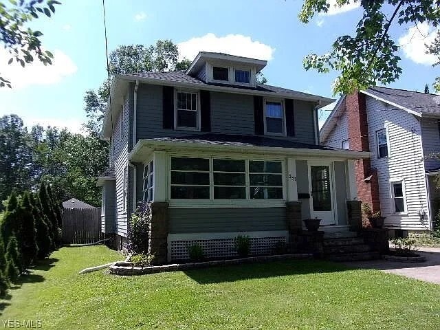 front of house - 353 N Chestnut St