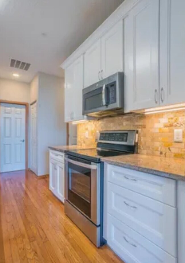Foto del edificio - 5135 Holly Ln N