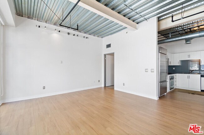 Foto del edificio - 330 E 11th St