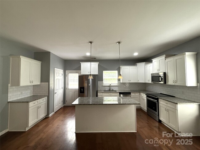 Building Photo - 635 Northway Dr