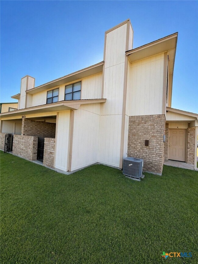 Foto del edificio - 1813 Cedarhill Dr