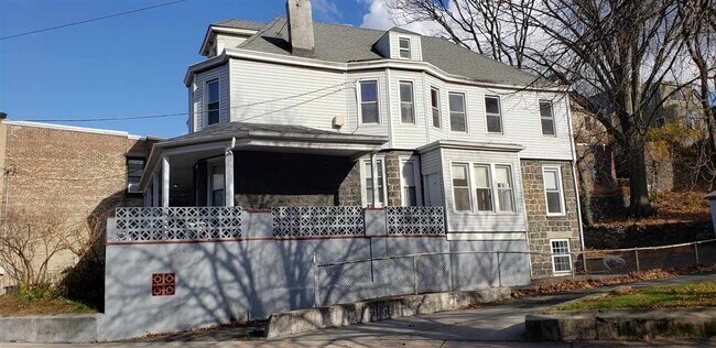 Building Photo - 174 Highwood Ave