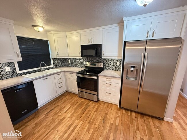 Foto del edificio - Beautiful 3-Bedroom Stunning Stone Home with Breathtaking Valley Views!