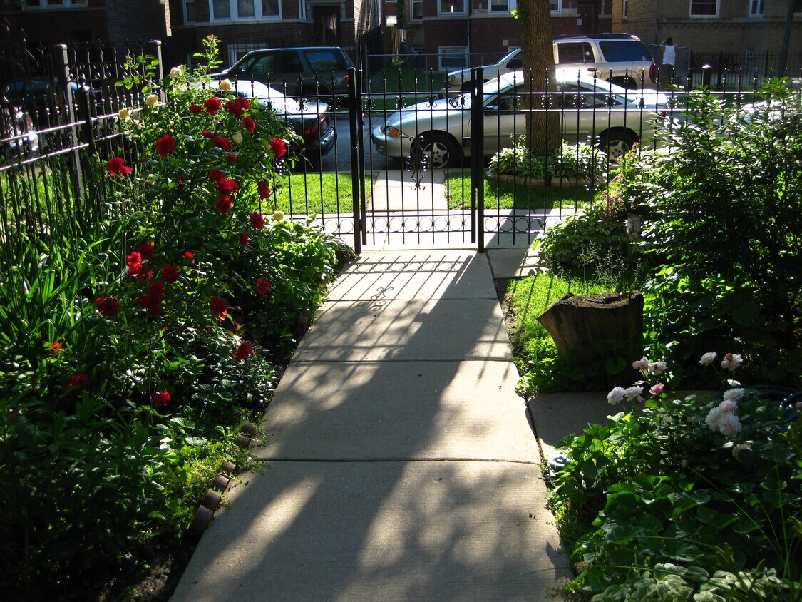 Primary Photo - 4700 Lawndale Ave