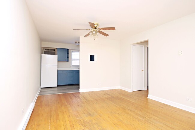 Building Photo - Student-Friendly Ivy Rd Apartment Near Foods of All Nations